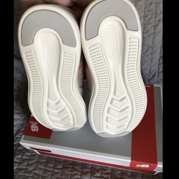 NIB New Balance WC0ASL03 Rose Gold Metallic Shoes - Picture 4 of 4